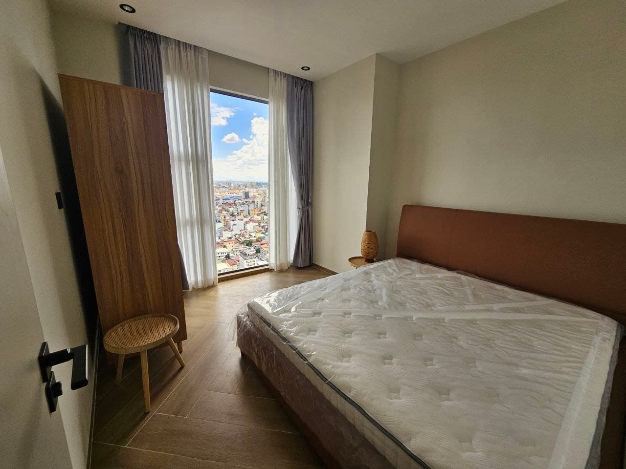 Time Square 5 — 2 Bedroom (60 sqm) — condo for rent in BKK1, Phnom Penh — photo 2